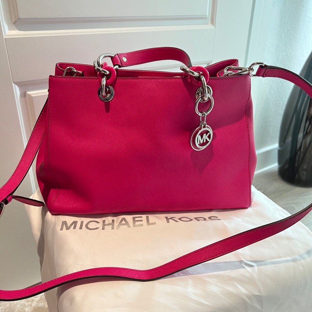 I'm selling this handbag I haven't used for years. It's time to let go.
